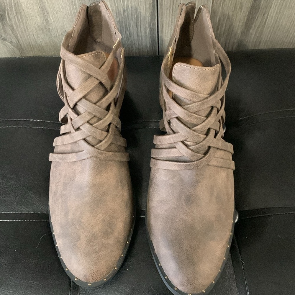 Maurice Fashions Brown Faux Crushed Leather Ankle Bootie Boots Woman's Size 7 - Picture 2 of 13
